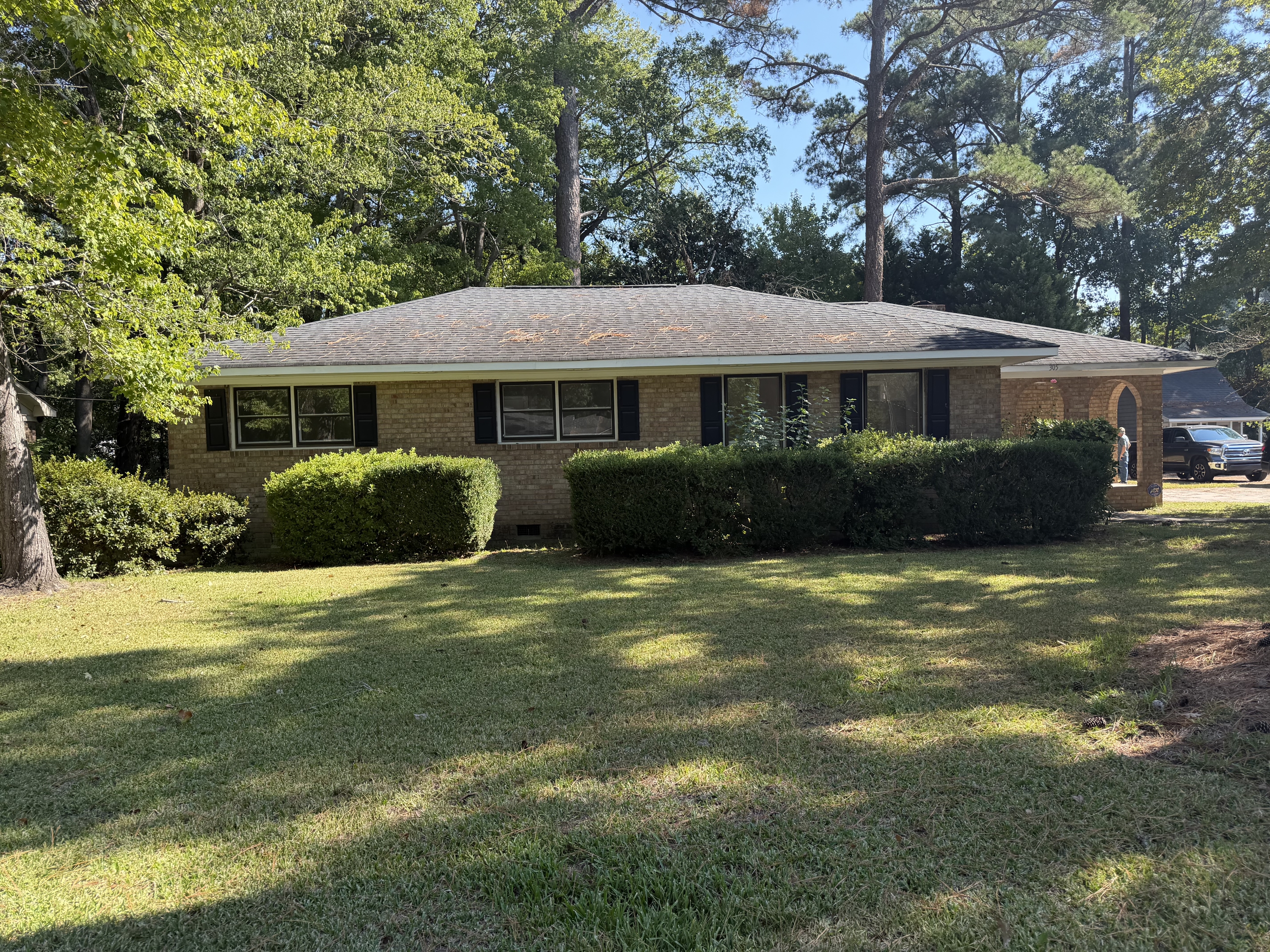 305 Crestline Boulevard